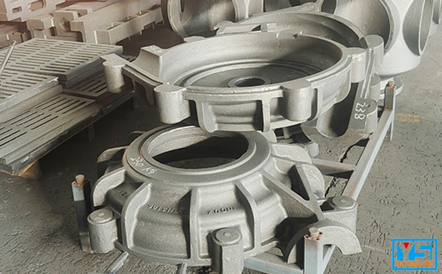 QT600-3泵壳铸件图片